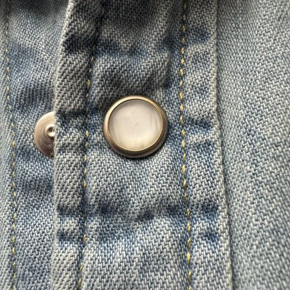 Levi's Mens Large Long Sleeve Denim Western Shirt Light Wash Pearl Snap Buttons - Picture 6 of 9
